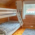 Beach Front Home In Lyngdal With House Sea View 灵达尔