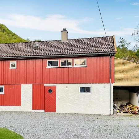 Beach Front Home In Lyngdal With House Sea View 度假居