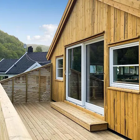 2 Bedroom Stunning In *