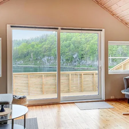 Dom wakacyjny Front In With House Sea View Lyngdal