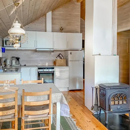 Beach Front Home In Lyngdal With House Sea View 度假居 灵达尔